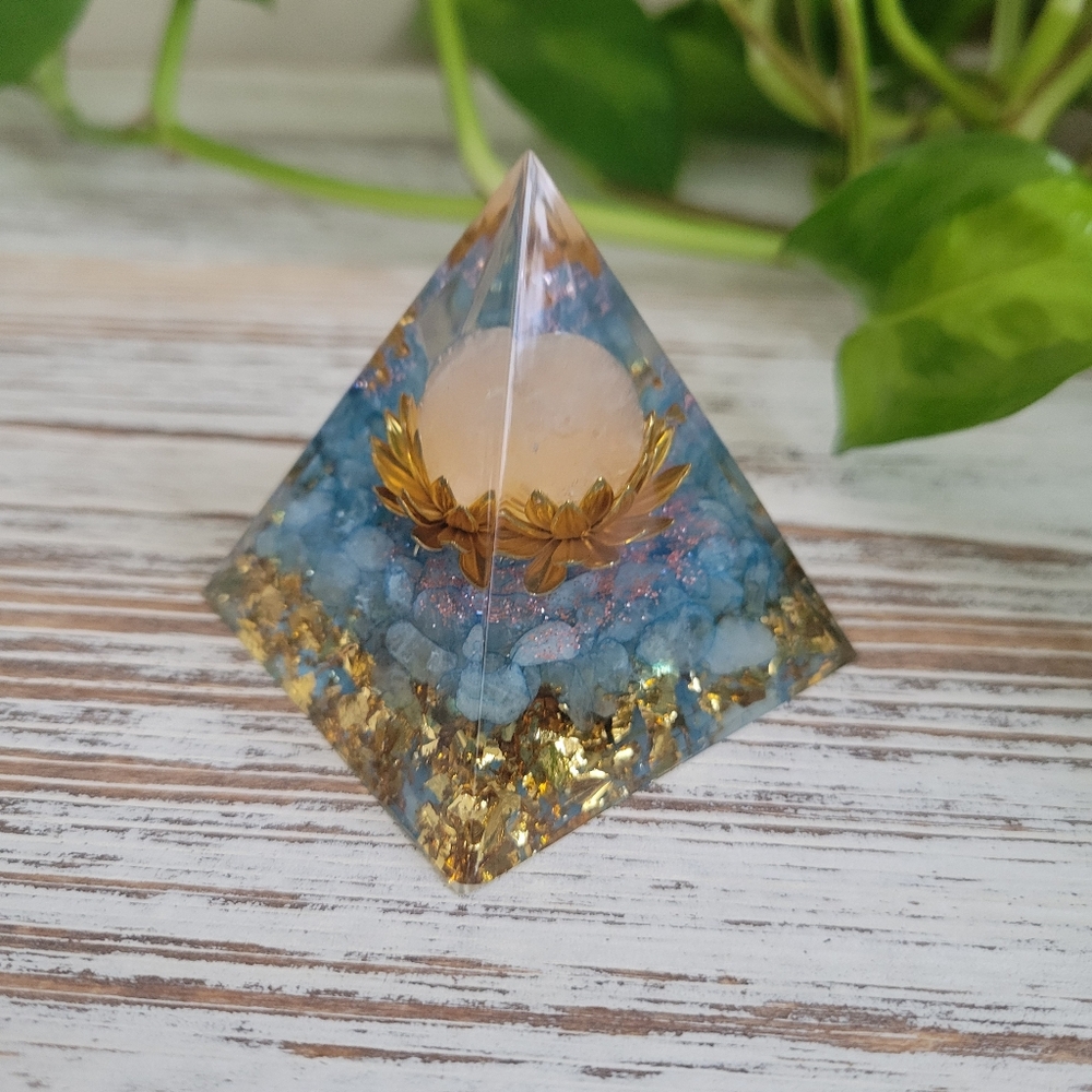 NEW lotus crystal orgone positive energy pyramid - Picture 9 of 10